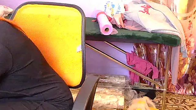 Snapshot of _Kitti_ chatting on November 10, 2025, 9:58 am Kitti online show from November 10, 2025, 9:58 am