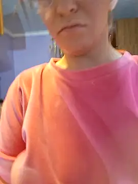 Snapshot of _Kitti_ chatting on February 3, 2026, 6:02 pm Kitti online show from February 3, 2026, 6:02 pm