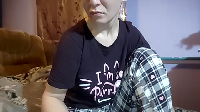 Snapshot of _Kitti_ chatting on December 3, 2025, 6:36 am Kitti online show from December 3, 2025, 6:36 am