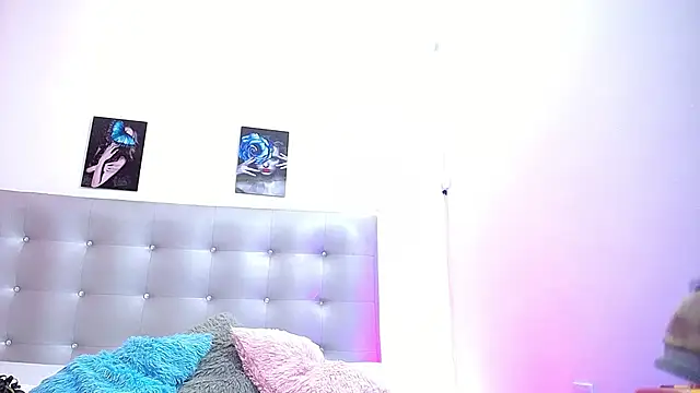 horny-juliette online show from January 16, 2026, 3:38 pm