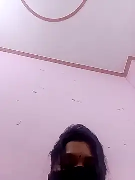 Snapshot of Beauty-khan chatting on March 8, 2025, 11:18 pm Beauty-khan online show from March 8, 2025, 11:18 pm