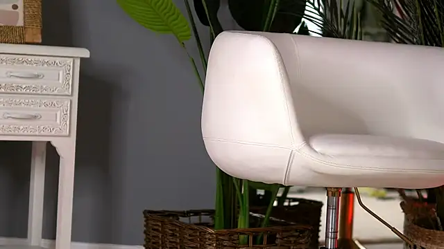 KellyMathews online show from November 19, 2025, 3:17 am