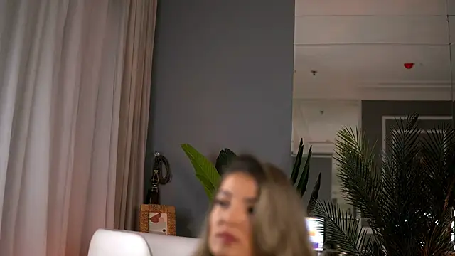 KellyMathews online show from November 5, 2025, 2:25 am