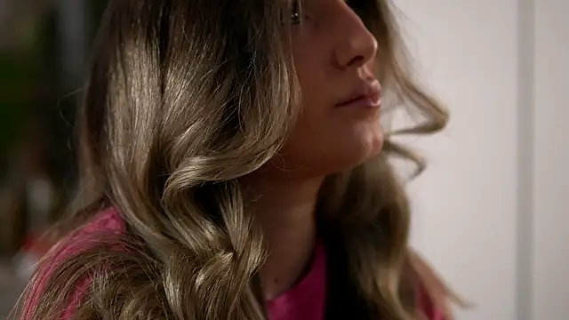 KellyMathews online show from April 19, 2026, 2:12 am