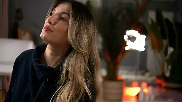 KellyMathews online show from December 16, 2025, 11:53 pm