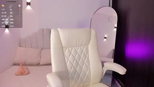 AmberLewis  online show from April 11, 2026, 10:46 pm