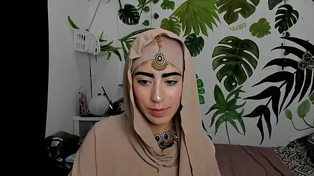 chaymae nah  online show from November 30, 2025, 4:13 am