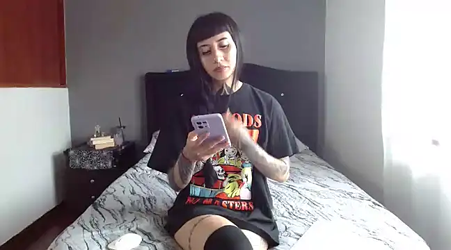 Snapshot of Emilia_1995 chatting on March 14, 2025, 3:47 pm Emilia 1995 online show from March 14, 2025, 3:47 pm