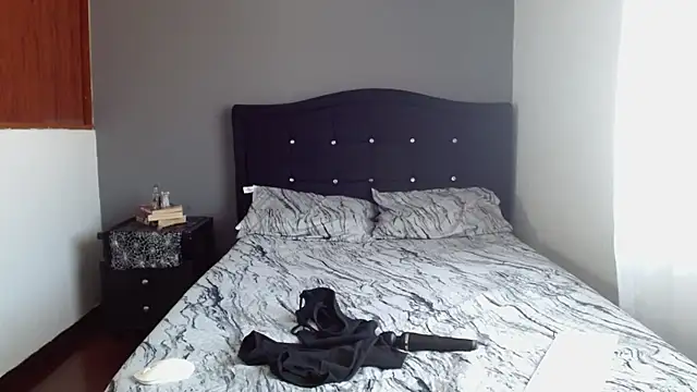 Snapshot of Emilia_1995 chatting on November 11, 2025, 2:12 pm Emilia 1995 online show from November 11, 2025, 2:12 pm