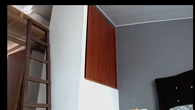 Emilia 1995 online show from April 19, 2026, 6:10 pm