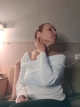 Evelina cute online show from November 16, 2025, 6:01 pm