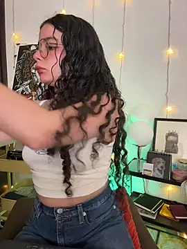 Snapshot of Antoniart_ chatting on November 19, 2025, 1:38 am Antoniart online show from November 19, 2025, 1:38 am