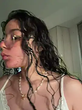 Snapshot of Antoniart_ chatting on May 4, 2026, 3:10 am Antoniart online show from May 4, 2026, 3:10 am