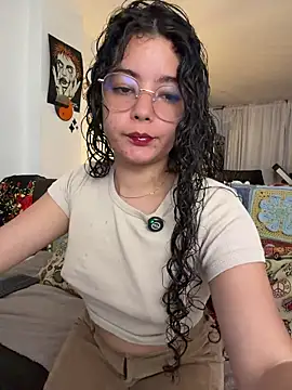 Snapshot of Antoniart_ chatting on May 7, 2026, 3:22 am Antoniart online show from May 7, 2026, 3:22 am