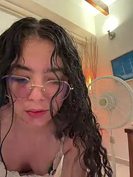 Antoniart  online show from April 17, 2026, 3:42 am