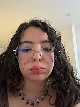 Snapshot of Antoniart_ chatting on June 17, 2026, 3:17 am Antoniart online show from June 17, 2026, 3:17 am