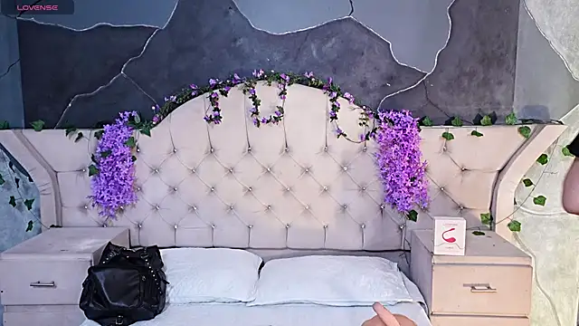 Snapshot of AmberGreyy_ chatting on June 3, 2026, 7:18 pm AmberGreyy online show from June 3, 2026, 7:18 pm