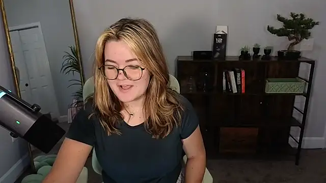 rodeobrii online show from September 26, 2025, 3:46 am