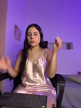 little isabela1 online show from May 19, 2026, 4:52 am