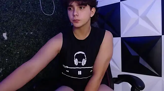 Snapshot of Dani_cumboy chatting on March 6, 2025, 8:52 am Dani cumboy online show from March 6, 2025, 8:52 am