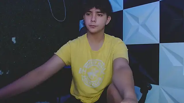 Snapshot of Dani_cumboy chatting on March 10, 2025, 3:12 am Dani cumboy online show from March 10, 2025, 3:12 am