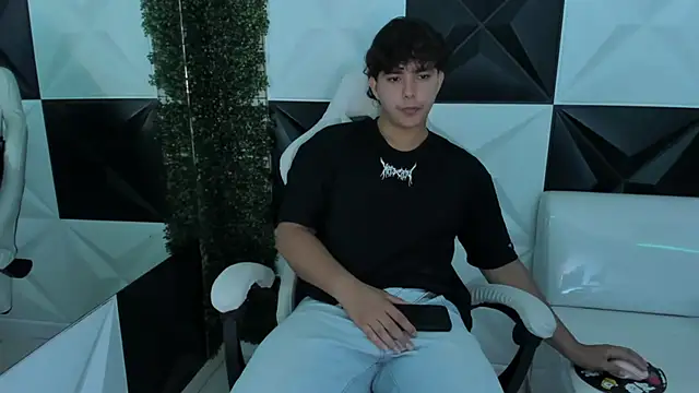 Snapshot of Dani_cumboy chatting on November 19, 2025, 1:55 pm Dani cumboy online show from November 19, 2025, 1:55 pm