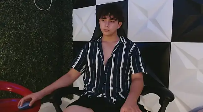 Snapshot of Dani_cumboy chatting on February 18, 2025, 5:09 am Dani cumboy online show from February 18, 2025, 5:09 am