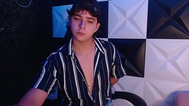 Snapshot of Dani_cumboy chatting on February 25, 2025, 3:20 am Dani cumboy online show from February 25, 2025, 3:20 am