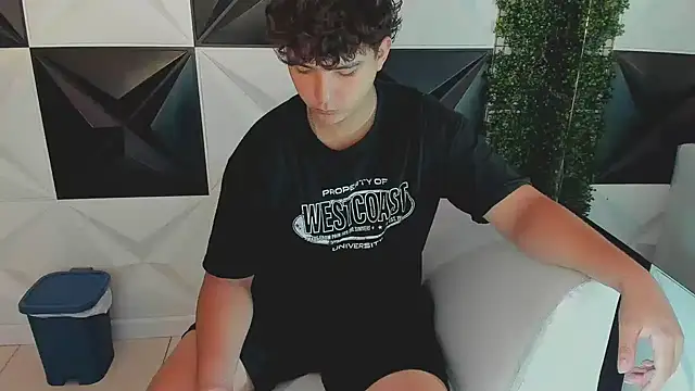 Snapshot of Dani_cumboy chatting on October 11, 2025, 1:45 pm Dani cumboy online show from October 11, 2025, 1:45 pm