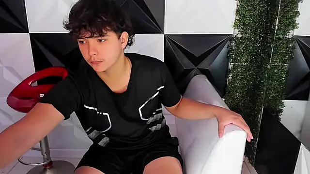 Snapshot of Dani_cumboy chatting on October 30, 2025, 2:14 pm Dani cumboy online show from October 30, 2025, 2:14 pm