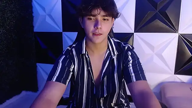 Snapshot of Dani_cumboy chatting on February 25, 2025, 8:14 am Dani cumboy online show from February 25, 2025, 8:14 am