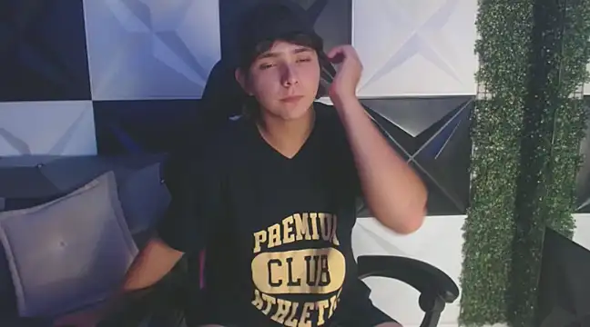 Snapshot of Dani_cumboy chatting on March 21, 2025, 2:28 am Dani cumboy online show from March 21, 2025, 2:28 am