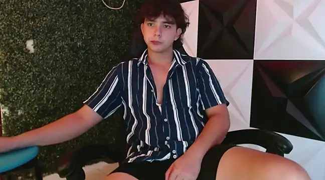 Snapshot of Dani_cumboy chatting on February 15, 2025, 3:31 am Dani cumboy online show from February 15, 2025, 3:31 am