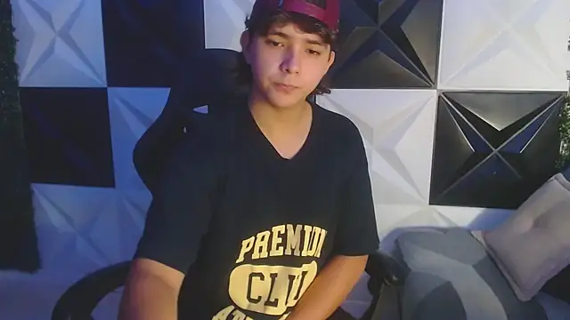 Snapshot of Dani_cumboy chatting on March 16, 2025, 12:44 pm Dani cumboy online show from March 16, 2025, 12:44 pm