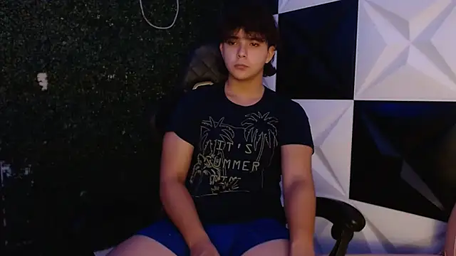 Snapshot of Dani_cumboy chatting on February 19, 2025, 6:00 am Dani cumboy online show from February 19, 2025, 6:00 am