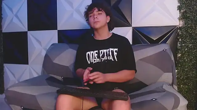 Snapshot of Dani_cumboy chatting on March 9, 2025, 6:06 am Dani cumboy online show from March 9, 2025, 6:06 am