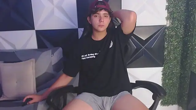 Snapshot of Dani_cumboy chatting on March 20, 2025, 5:46 am Dani cumboy online show from March 20, 2025, 5:46 am