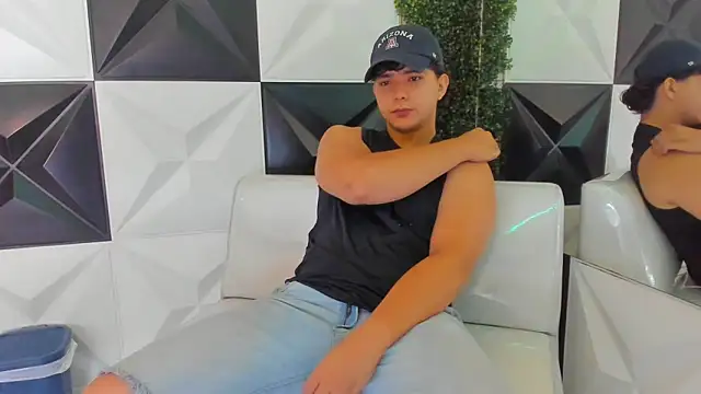 Snapshot of Dani_cumboy chatting on November 14, 2025, 1:04 pm Dani cumboy online show from November 14, 2025, 1:04 pm