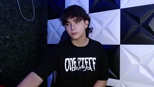 Snapshot of Dani_cumboy chatting on March 7, 2025, 2:46 am Dani cumboy online show from March 7, 2025, 2:46 am