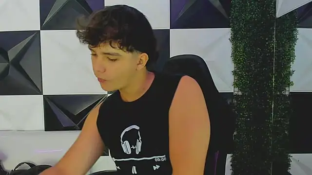 Snapshot of Dani_cumboy chatting on September 19, 2025, 12:53 pm Dani cumboy online show from September 19, 2025, 12:53 pm