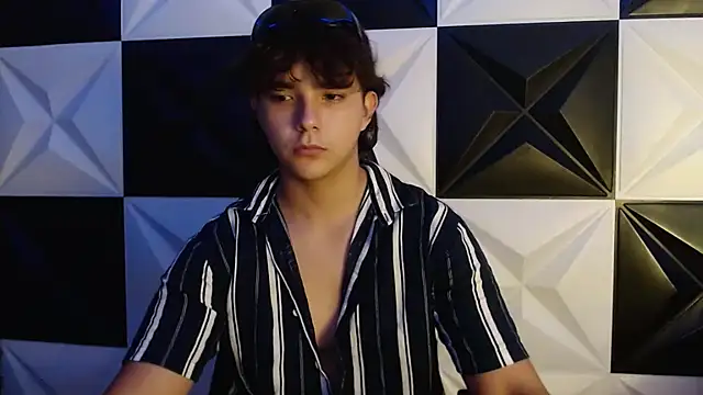 Snapshot of Dani_cumboy chatting on February 20, 2025, 7:01 am Dani cumboy online show from February 20, 2025, 7:01 am