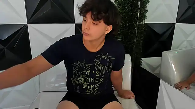 Snapshot of Dani_cumboy chatting on November 21, 2025, 1:32 pm Dani cumboy online show from November 21, 2025, 1:32 pm