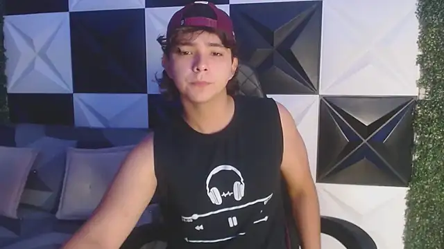 Snapshot of Dani_cumboy chatting on March 17, 2025, 1:08 pm Dani cumboy online show from March 17, 2025, 1:08 pm