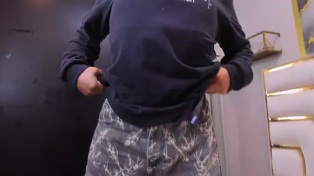 TomLondon  online show from November 26, 2025, 11:54 am