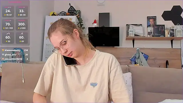 Girl alone home online show from April 18, 2026, 4:04 am