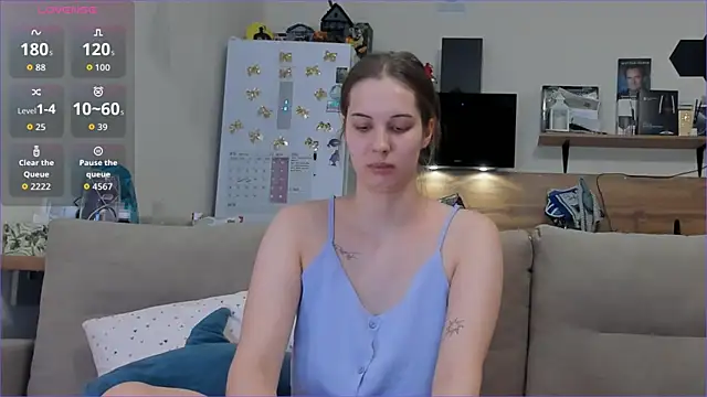 Girl alone home online show from April 8, 2026, 3:13 pm