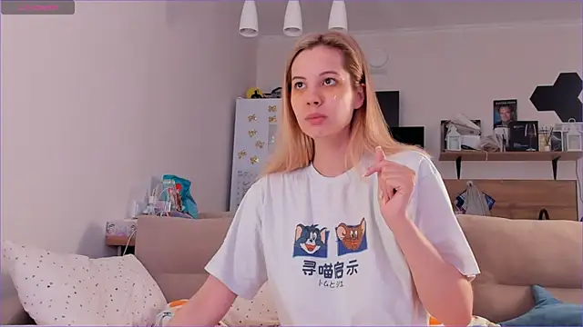 Girl alone home online show from May 15, 2026, 3:48 am