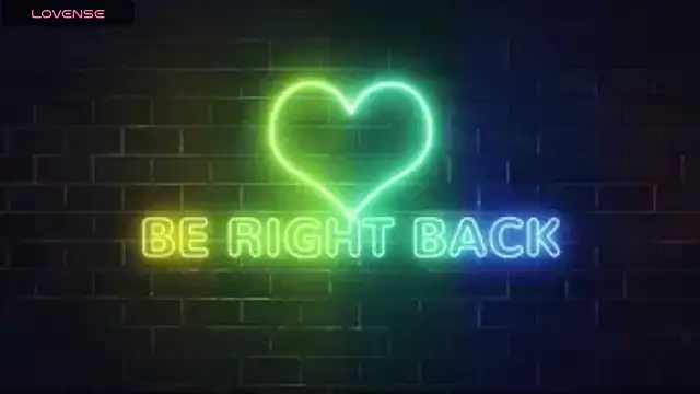 Snapshot of MrAndMrsCrook chatting on October 25, 2025, 4:18 pm MrAndMrsCrook online show from October 25, 2025, 4:18 pm