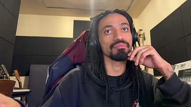 Snapshot of hotcamboy420 chatting on May 14, 2026, 3:03 am hotcamboy420 online show from May 14, 2026, 3:03 am