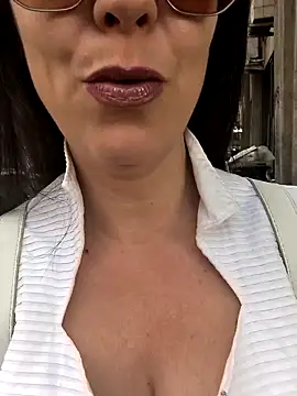 Snapshot of DahliaSegreta chatting on October 10, 2025, 3:24 pm DahliaSegreta online show from October 10, 2025, 3:24 pm